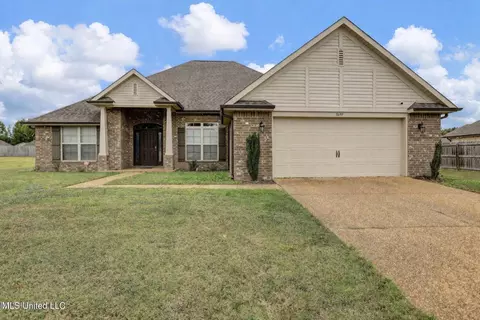 8699 N Courtly Cir, Olive Branch, MS 38654