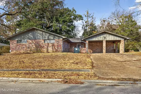 719 Holly Hills Dr, Biloxi, MS 39532