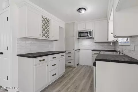 Kitchen - 1062 Westway St, Jackson, MS 39212 photo 1 of 4
