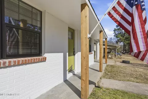 Exterior - 1062 Westway St, Jackson, MS 39212 photo 3 of 4