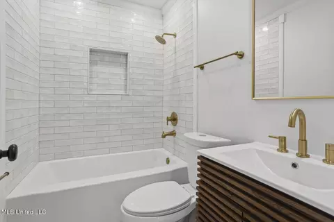 Bath - 1062 Westway St, Jackson, MS 39212 photo 1 of 2