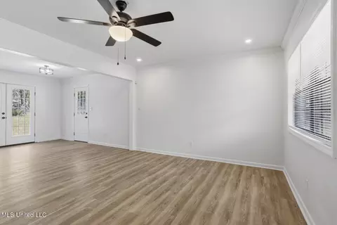 Living - 1062 Westway St, Jackson, MS 39212 photo 2 of 3
