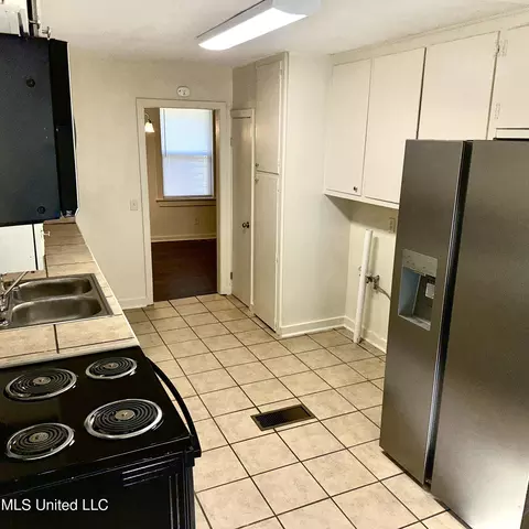 Kitchen - 359 Cummins St, Jackson, MS 39204 photo 2 of 10