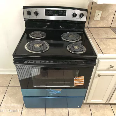 Kitchen - 359 Cummins St, Jackson, MS 39204 photo 6 of 10