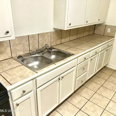 Kitchen - 359 Cummins St, Jackson, MS 39204 photo 3 of 10