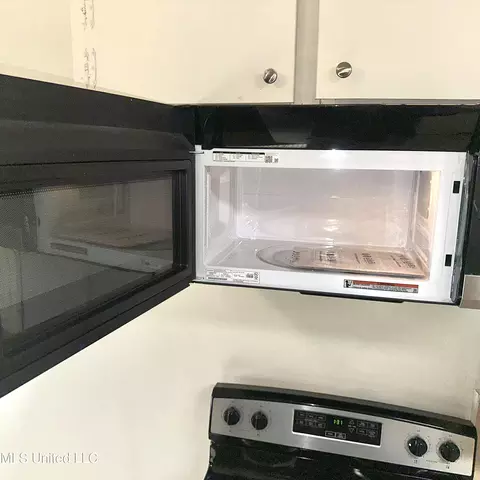 Kitchen - 359 Cummins St, Jackson, MS 39204 photo 5 of 10