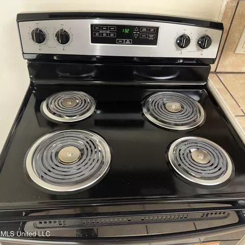 Kitchen - 359 Cummins St, Jackson, MS 39204 photo 7 of 10