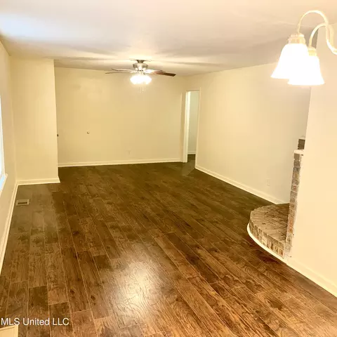 Living - 359 Cummins St, Jackson, MS 39204 photo 2 of 4