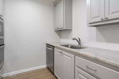 Kitchen - 169 Shenandoah Dr, Florence, MS 39073 photo 4 of 5