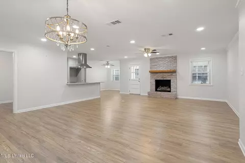 Living - 169 Shenandoah Dr, Florence, MS 39073 photo 3 of 5