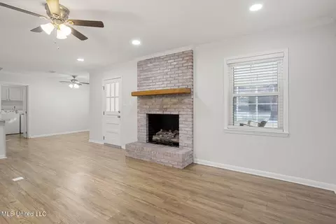 Living - 169 Shenandoah Dr, Florence, MS 39073 photo 4 of 5