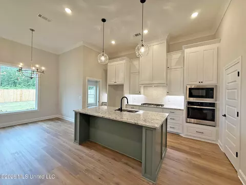 320 Tremont Dr, Florence, MS 39073 photo 2