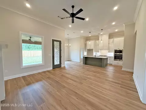 320 Tremont Dr, Florence, MS 39073