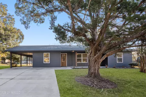 417 Woody Cir, Ocean Springs, MS 39564