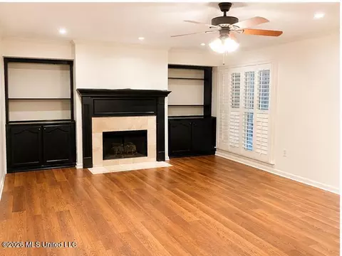 Living - 6705 Player Dr, Olive Branch, MS 38654 photo 1 of 2