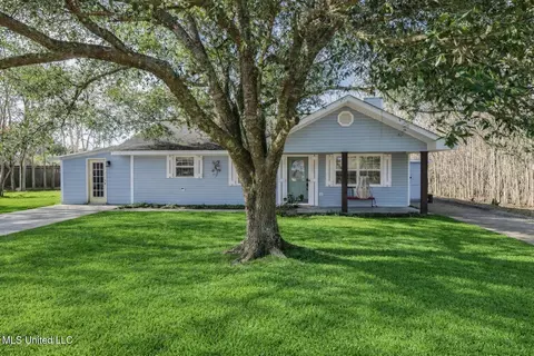 245 Pine Ridge Dr, Waveland, MS 39576