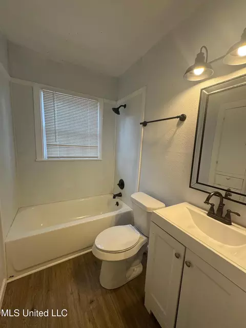 Bath - 1857 Westover St, Jackson, MS 39209 photo 1 of 1