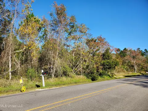 3098 Washington St, Bay Saint Louis, MS 39520
