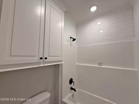 Bath - 322 Tremont Dr, Florence, MS 39073 photo 6 of 6