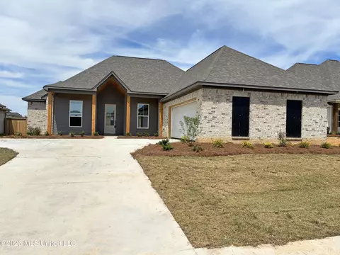 322 Tremont Dr, Florence, MS 39073