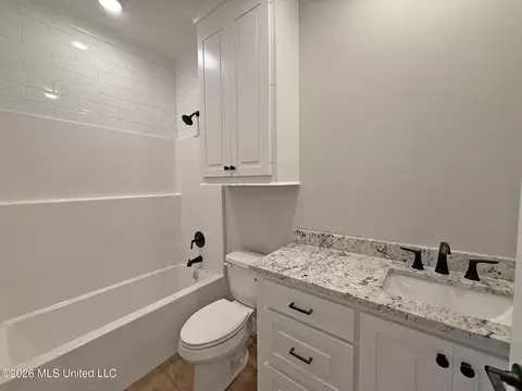 Bath - 322 Tremont Dr, Florence, MS 39073 photo 3 of 6