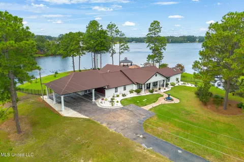 73 Baracuda Dr, Hattiesburg, MS 39402