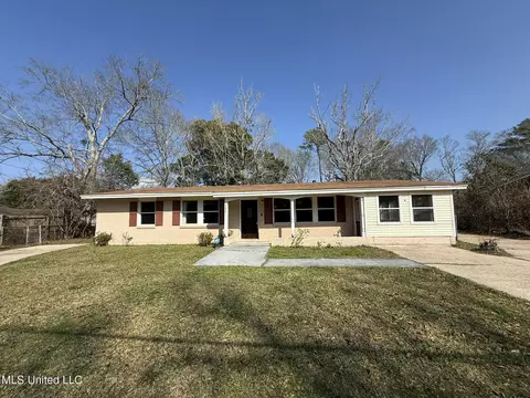 2801 Woodlawn Ave, Moss Point, MS 39563