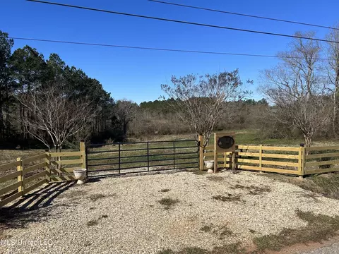 2441 Bouie Rd, Carriere, MS 39426