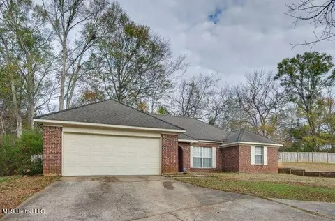 131 Valley Dr, Raymond, MS 39154