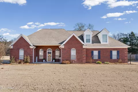 114 Leslie Dr, Senatobia, MS 38668