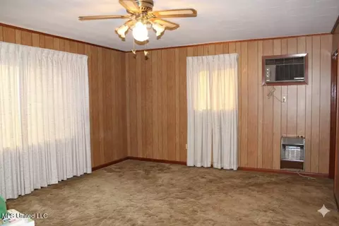 Living - 1135 Ward Jackson Rd, Summit, MS 39666 photo 1 of 1