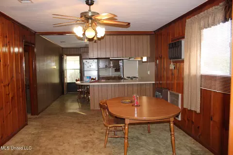 Dining - 1135 Ward Jackson Rd, Summit, MS 39666 photo 1 of 1