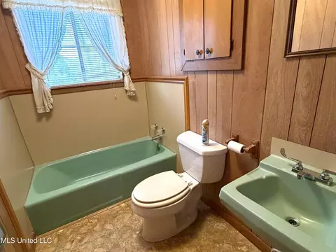 Bath - 1135 Ward Jackson Rd, Summit, MS 39666 photo 1 of 2