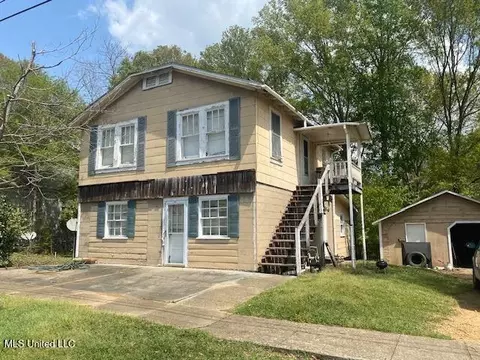219 S Live Oak St, Mccomb, MS 39648