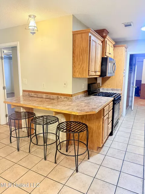 Kitchen - 649 Old Hickory Rd, Grenada, MS 38901 photo 3 of 3