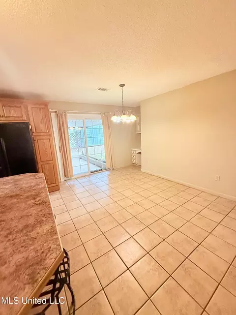 Dining - 649 Old Hickory Rd, Grenada, MS 38901 photo 2 of 2