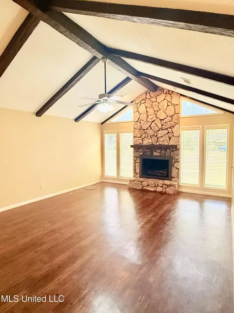 Living - 649 Old Hickory Rd, Grenada, MS 38901 photo 1 of 3