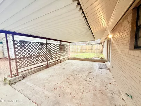 Exterior - 649 Old Hickory Rd, Grenada, MS 38901 photo 3 of 5