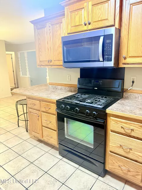 Kitchen - 649 Old Hickory Rd, Grenada, MS 38901 photo 2 of 3