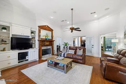 Living - 103 Cody Ln, Brandon, MS 39042 photo 1 of 2