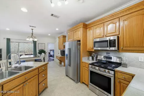 Kitchen - 103 Cody Ln, Brandon, MS 39042 photo 4 of 4