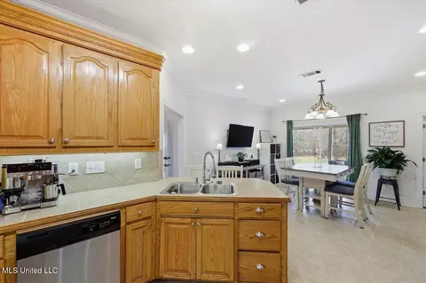 Kitchen - 103 Cody Ln, Brandon, MS 39042 photo 3 of 4