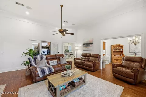 Living - 103 Cody Ln, Brandon, MS 39042 photo 2 of 2