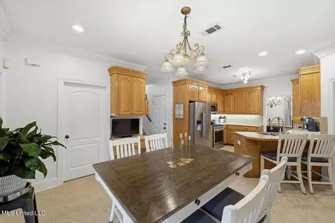 Dining - 103 Cody Ln, Brandon, MS 39042 photo 2 of 4