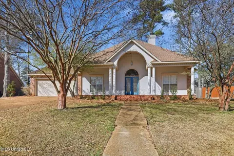 527 Ridge Cir, Brandon, MS 39047