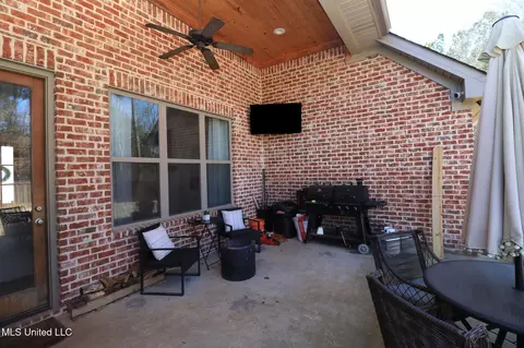 Exterior - 405 Elen Ct, Brandon, MS 39042 photo 5 of 6