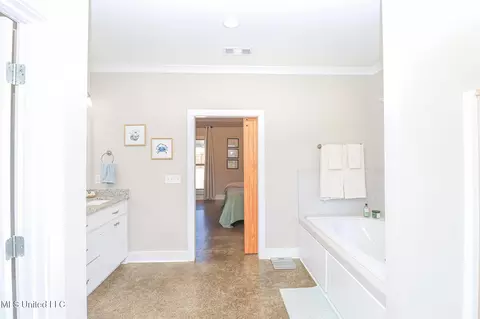 Bath - 405 Elen Ct, Brandon, MS 39042 photo 1 of 10