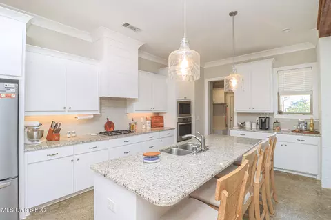 Kitchen - 405 Elen Ct, Brandon, MS 39042 photo 4 of 4