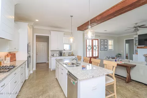 Kitchen - 405 Elen Ct, Brandon, MS 39042 photo 2 of 4