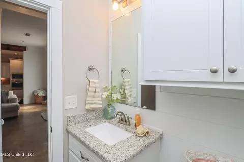 Bath - 405 Elen Ct, Brandon, MS 39042 photo 9 of 10